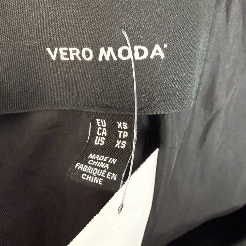 Vero Moda Faux Leather Blazer in Black 2 Button Slit Pockets Size XS NWT-flawed - Picture 4 of 4